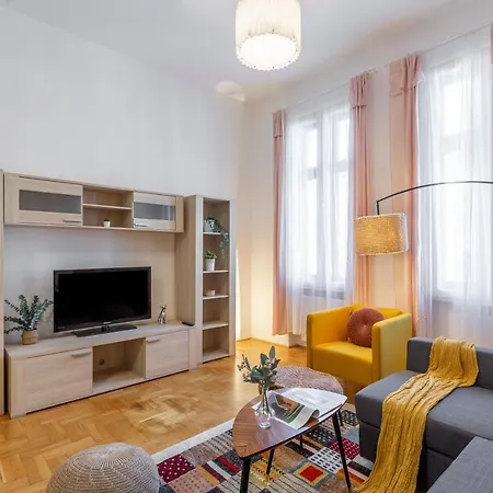 Cozy By Bella In The Heart Of Apartment